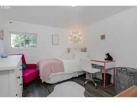 Bedroom - 1151 Lorane Hwy, Eugene, OR 97405 photo 7 of 7