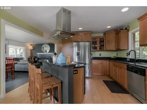 Kitchen - 1151 Lorane Hwy, Eugene, OR 97405 photo 1 of 3