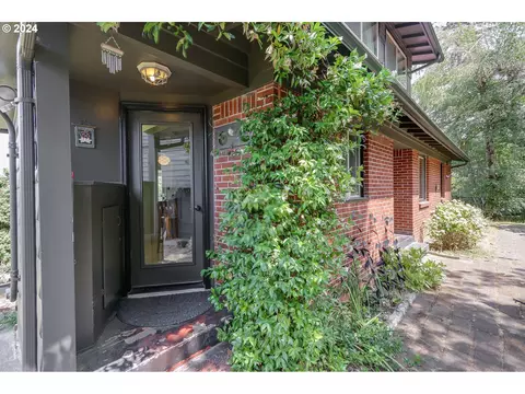Entry Way - 1151 Lorane Hwy, Eugene, OR 97405 photo 3 of 3