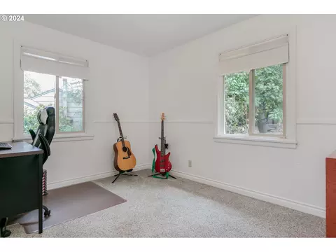 Bedroom - 1151 Lorane Hwy, Eugene, OR 97405 photo 1 of 7