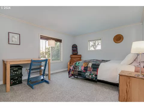 Bedroom - 1151 Lorane Hwy, Eugene, OR 97405 photo 6 of 7
