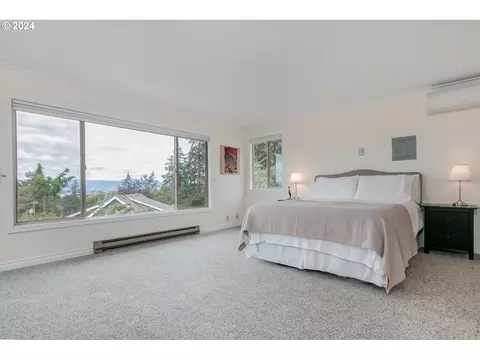 Bedroom - 1151 Lorane Hwy, Eugene, OR 97405 photo 4 of 7