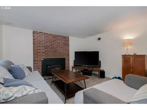 Living - 1151 Lorane Hwy, Eugene, OR 97405 photo 2 of 2