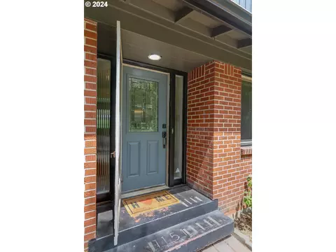 Entry Way - 1151 Lorane Hwy, Eugene, OR 97405 photo 1 of 3