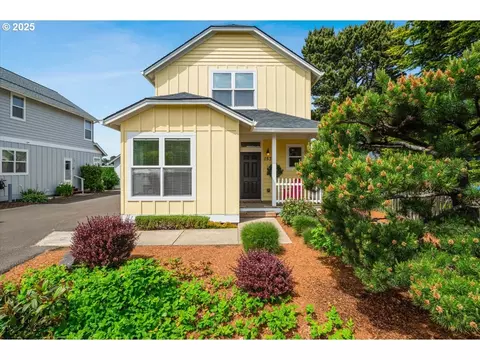 1537 NW 21st St, Lincoln City, OR 97367