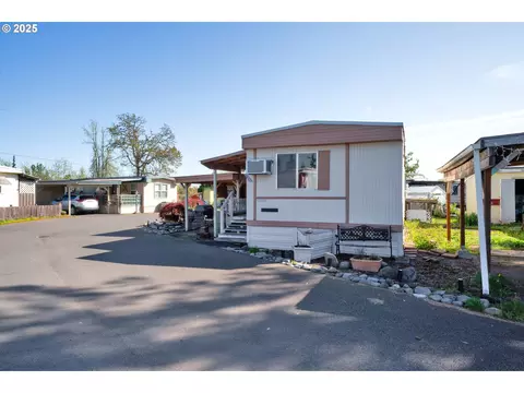 400 N Mill St # 11, Creswell, OR 97426