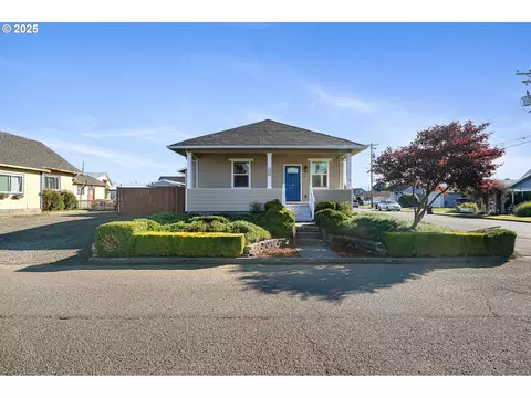 315 Birch Ave, Tillamook, OR 97141
