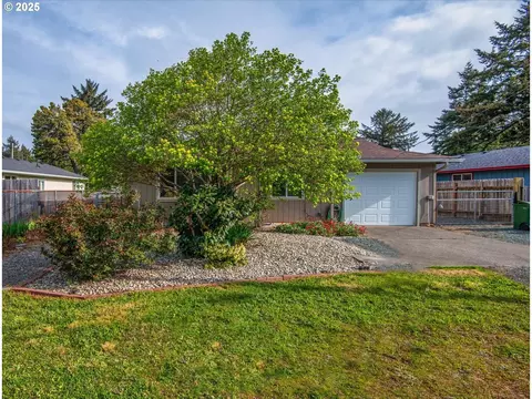 1105 1st St NE, Bandon, OR 97411