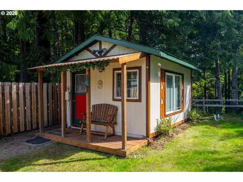Exterior - 5004 N Loftus Rd, Florence, OR 97439 photo 4 of 11