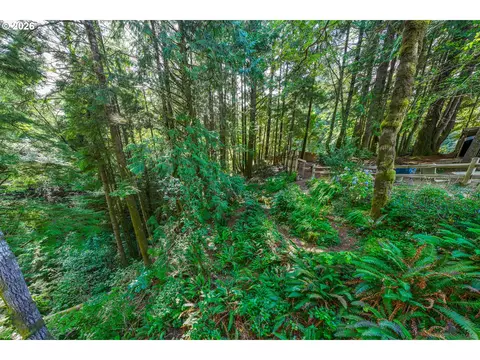 Exterior - 5004 N Loftus Rd, Florence, OR 97439 photo 9 of 11