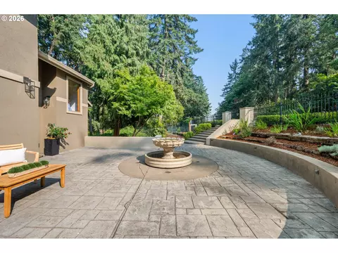 Exterior - 3965 Spring Blvd, Eugene, OR 97405 photo 2 of 11