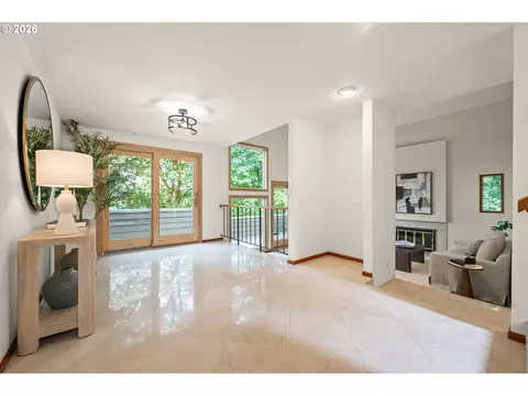 Entry Way - 3965 Spring Blvd, Eugene, OR 97405 photo 2 of 5