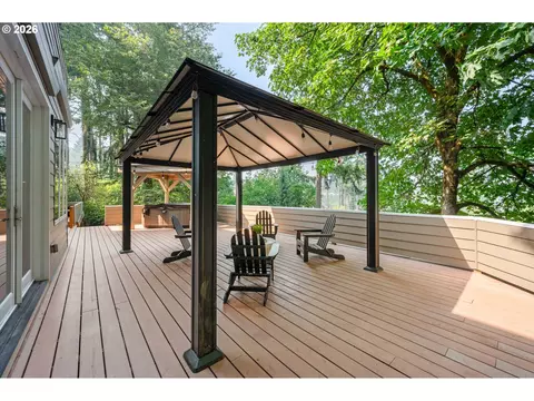 Exterior - 3965 Spring Blvd, Eugene, OR 97405 photo 5 of 11