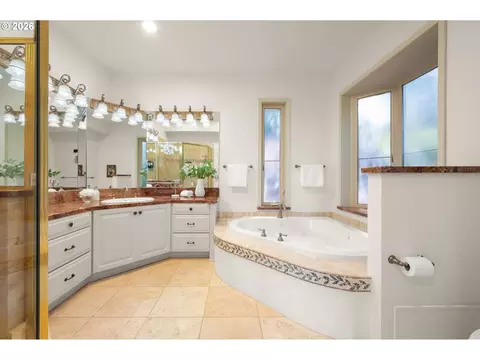 Bath - 3965 Spring Blvd, Eugene, OR 97405 photo 3 of 5