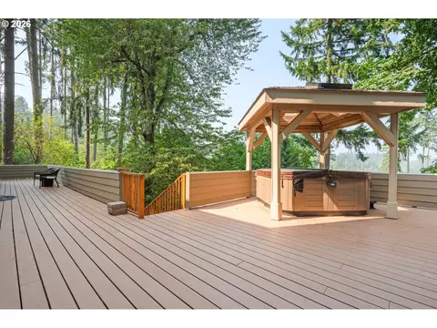 Exterior - 3965 Spring Blvd, Eugene, OR 97405 photo 6 of 11