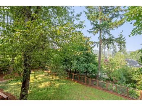 Exterior - 3965 Spring Blvd, Eugene, OR 97405 photo 7 of 11