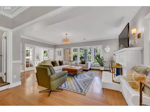 Living - 850 E Beacon Dr, Eugene, OR 97404 photo 1 of 4
