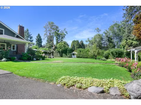 Exterior - 850 E Beacon Dr, Eugene, OR 97404 photo 7 of 11
