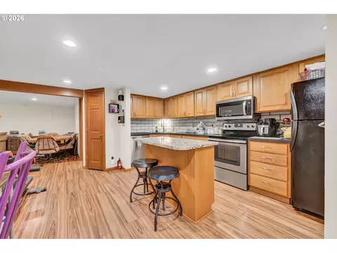 Kitchen - 850 E Beacon Dr, Eugene, OR 97404 photo 4 of 4