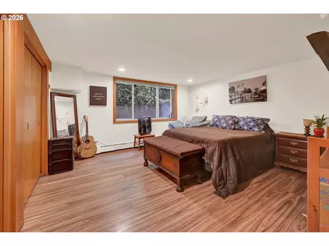 Bedroom - 850 E Beacon Dr, Eugene, OR 97404 photo 4 of 4
