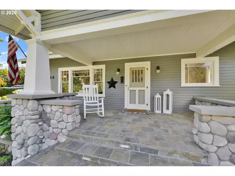 Exterior - 850 E Beacon Dr, Eugene, OR 97404 photo 2 of 11