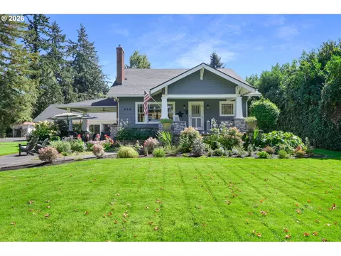 Exterior - 850 E Beacon Dr, Eugene, OR 97404 photo 1 of 11
