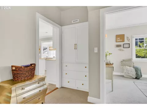 Entry Way - 850 E Beacon Dr, Eugene, OR 97404 photo 1 of 1