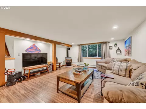 Living - 850 E Beacon Dr, Eugene, OR 97404 photo 4 of 4