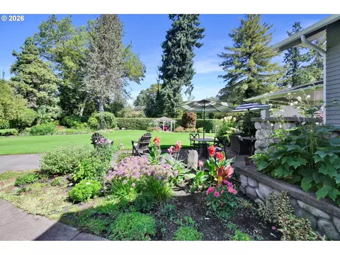 Exterior - 850 E Beacon Dr, Eugene, OR 97404 photo 10 of 11