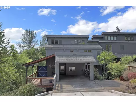 2440 Oak Grove Dr, Eugene, OR 97403