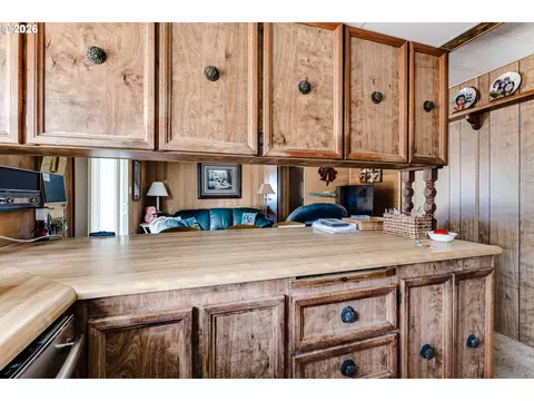 Kitchen - 34714 Highway 58, Eugene, OR 97405 photo 2 of 2