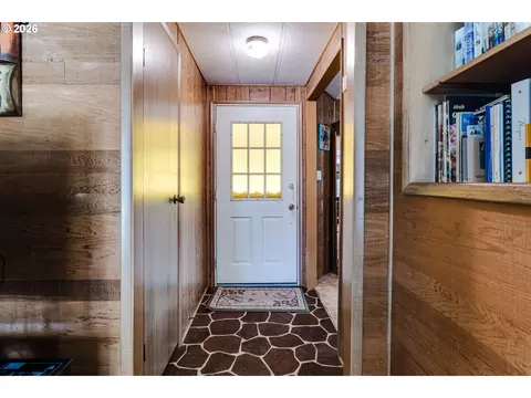 Entry Way - 34714 Highway 58, Eugene, OR 97405 photo 1 of 1