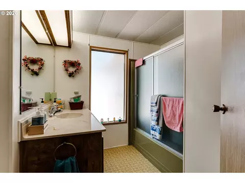 Bath - 34714 Highway 58, Eugene, OR 97405 photo 2 of 2