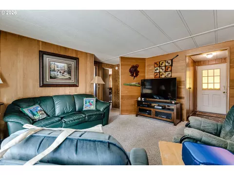 Living - 34714 Highway 58, Eugene, OR 97405 photo 2 of 4