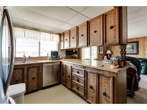 Kitchen - 34714 Highway 58, Eugene, OR 97405 photo 1 of 2