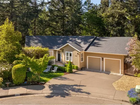 1797 Craigmont Ave, Eugene, OR 97405