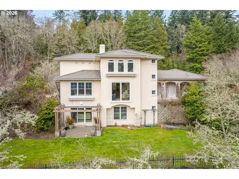 4015 Spring Knoll Dr, Eugene, OR 97405
