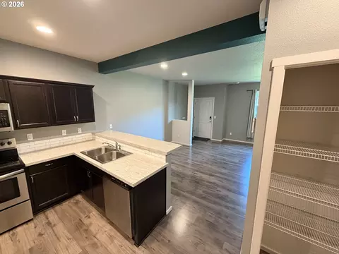 Kitchen - 2123 SE 19th St, Gresham, OR 97080 photo 2 of 3