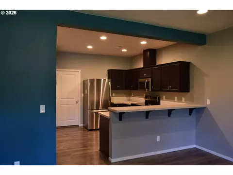Kitchen - 2123 SE 19th St, Gresham, OR 97080 photo 1 of 3