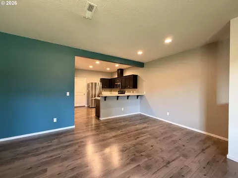 Living - 2123 SE 19th St, Gresham, OR 97080 photo 3 of 4