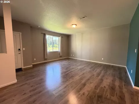 Living - 2123 SE 19th St, Gresham, OR 97080 photo 1 of 4