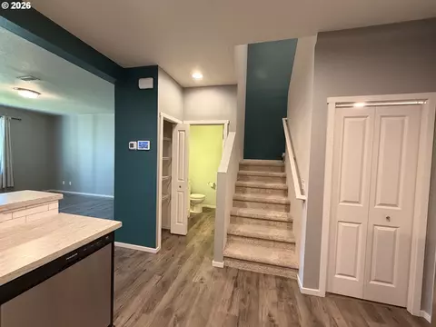 Entry Way - 2123 SE 19th St, Gresham, OR 97080 photo 1 of 5