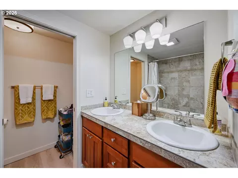 Bath - 4007 Brae Burn Dr, Eugene, OR 97405 photo 1 of 4
