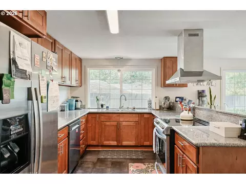 Kitchen - 4007 Brae Burn Dr, Eugene, OR 97405 photo 3 of 3