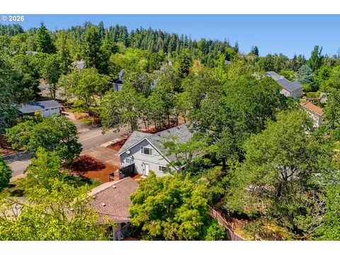 View/Area - 4007 Brae Burn Dr, Eugene, OR 97405 photo 4 of 4