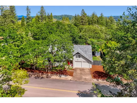 4007 Brae Burn Dr, Eugene, OR 97405