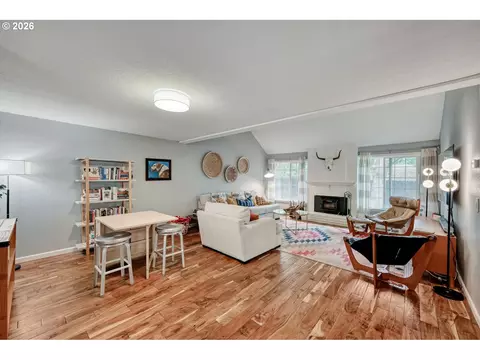 Living - 4007 Brae Burn Dr, Eugene, OR 97405 photo 1 of 2