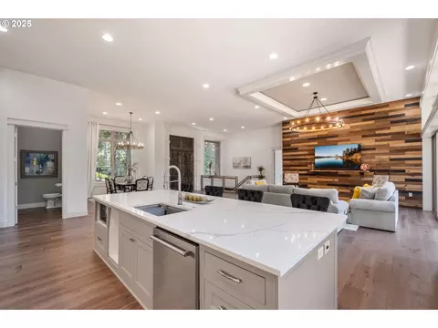 Kitchen - 4005 Cloudview Dr, Salem, OR 97302 photo 5 of 6