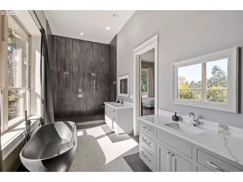 Bath - 4005 Cloudview Dr, Salem, OR 97302 photo 2 of 4