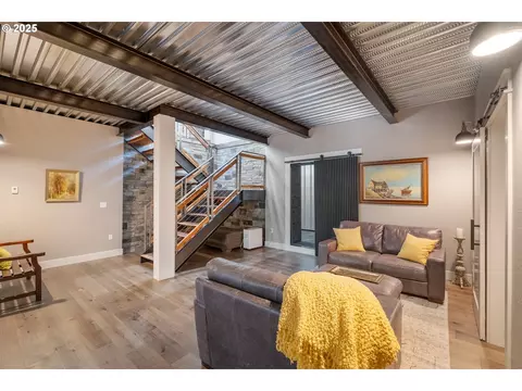 Living - 4005 Cloudview Dr, Salem, OR 97302 photo 4 of 5